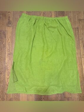 Size 30 women’s vintage Green textured Midi Skirt with drawstring, fully lined.